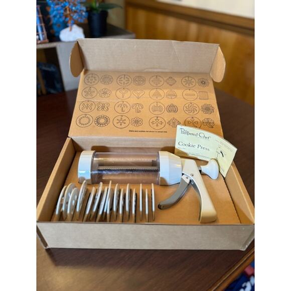 Pampered Chef Cookie Press with a bunch of different-shaped presses - Picture 2 of 2